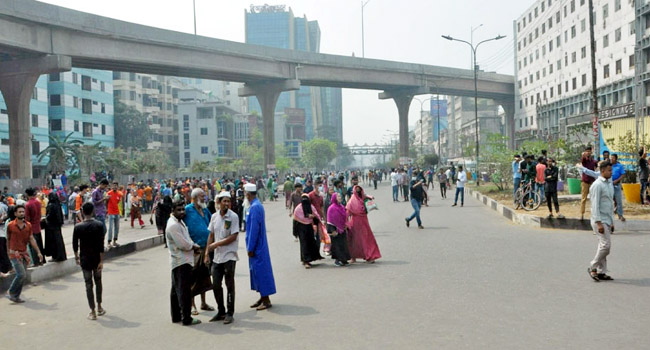 ৭ ঘণ্টা পর বনানী সড়ক ছাড়লেন পোশাক শ্রমিকরা