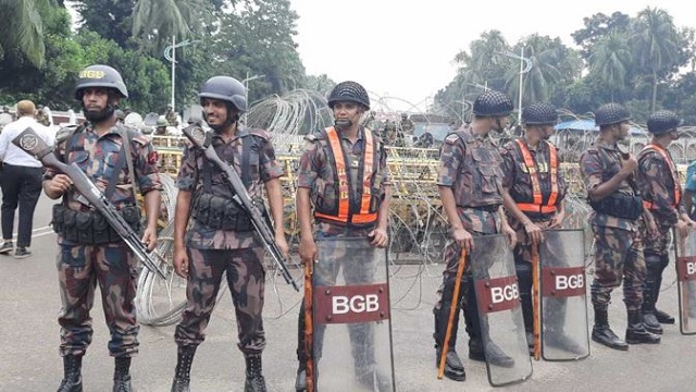 বঙ্গভবনের সামনে কাঁটাতারের বেড়া, নিরাপত্তা জোরদার