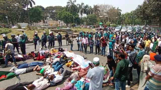 প্রতিবন্ধী বিদ্যালয় শিক্ষকদের পদযাত্রায় পুলিশের বাধা