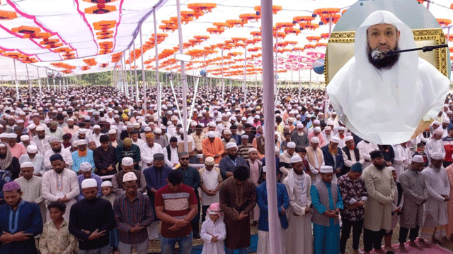 ফেনীতে কাবা শরীফের ইমামের ইমামতি, লাখো মুসল্লির নামাজ আদায়