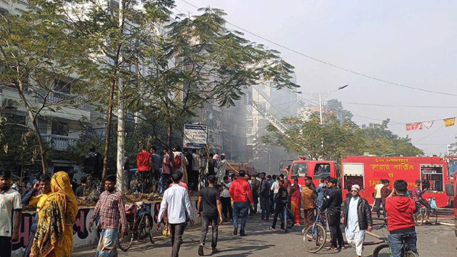 উত্তরায় রেস্তোরাঁয় আগুন: ৭ জনকে জীবিত উদ্ধার