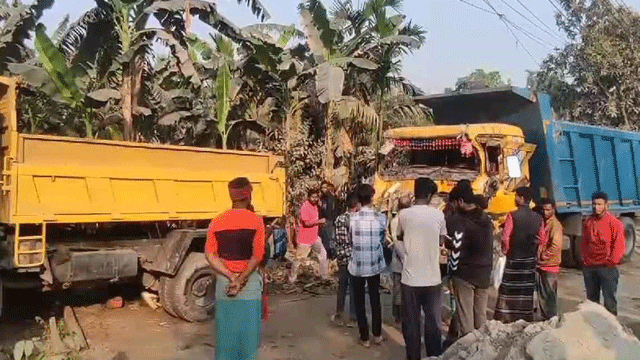 জামালপুরে ট্রাক-মোটরসাইকেলের ত্রিমুখী সংঘর্ষে নিহত ২