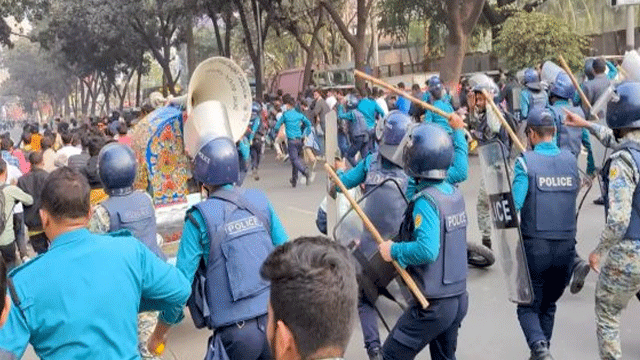 সচিবালয় গেটে ধাওয়া-পাল্টা ধাওয়া