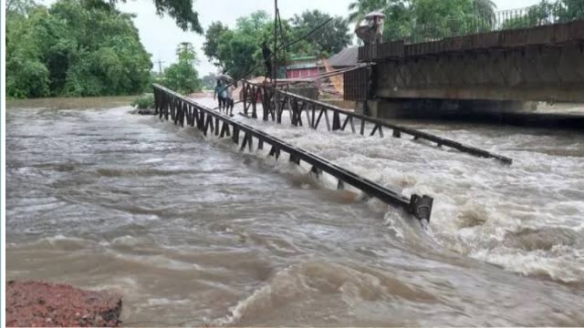 বন্যাকবলিত এলাকায় স্বাস্থ্যকর্মীদের ছুটি বাতিল