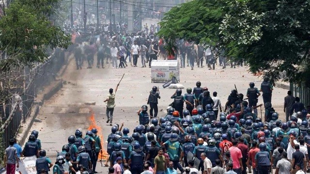 সুবিধাভোগী বিরোধী মতাদর্শী আমলা ও রাজনীতিকের মুখোশ উন্মোচন হচ্ছে