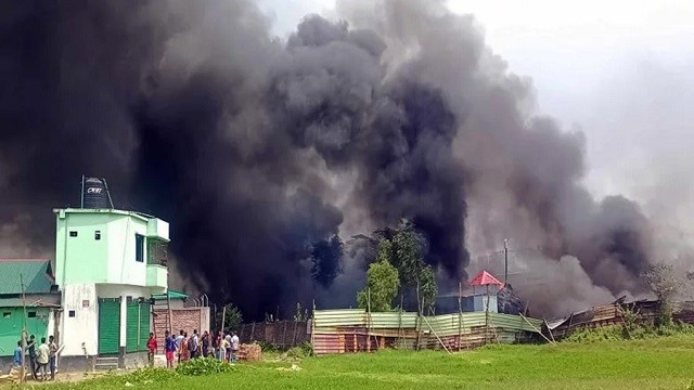 গাজীপুরে বেক্সিমকো গ্রুপের বিগবস পোশাক কারখানায় আগুন