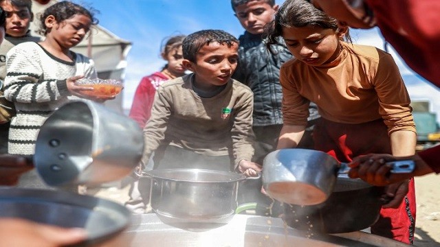 ক্ষুধা ও রক্ত দিয়ে রমজানকে স্বাগত জানাল গাজা