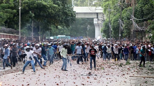 কোটা আন্দোলনকারী ও ছাত্রলীগের পাল্টাপাল্টি কর্মসূচিতে উত্তাল বিশ্ববিদ্যালয় ক্যাম্পাস