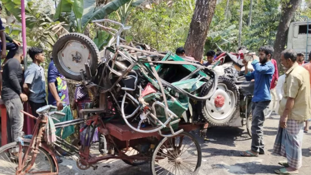 পিরোজপুরে অটোরিকশায় বাসের ধাক্কা, নিহত ৭