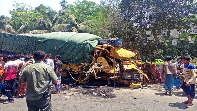 বাগেরহাটের ফকিরহাটে সড়ক দুর্ঘটনায় ট্রাক চালক নিহত, গুরুতর আহত-২