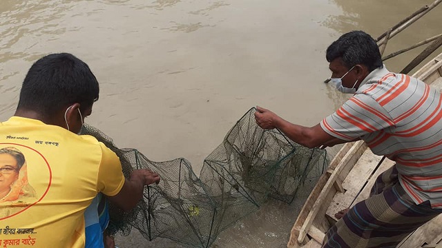 গোপালগঞ্জে ২২ হাজার মিটার চায়না ও কারেন্ট জাল জব্দ