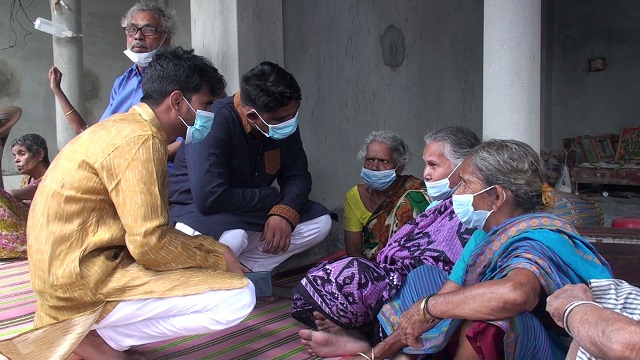 গোপালগঞ্জে বৃদ্ধাশ্রমের আশ্রিত বৃদ্ধাদের নিয়ে ঈদ উদযাপন করলো ছাত্রলীগ