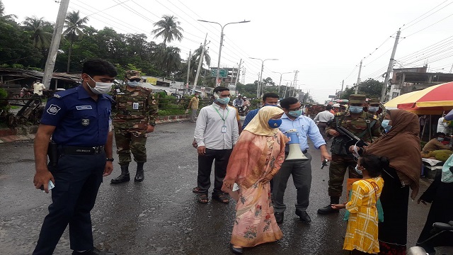 মাদারীপুরে কঠোর লকডাউনের দ্বিতীয় দিনে বেড়েছে জনসাধারণের চলাচল