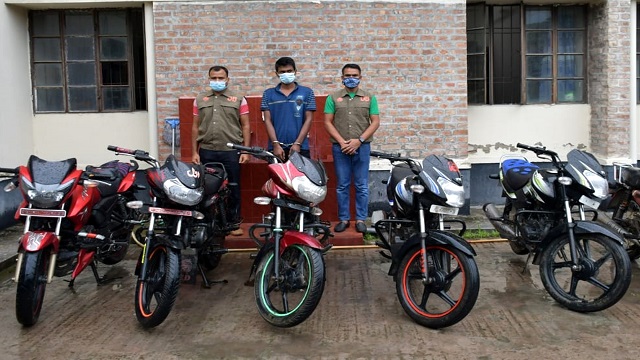 পাবনায় ৬ টি চোরাই মোটর সাইকেল উদ্ধার 