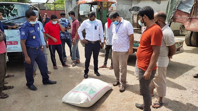 পাবনায় গবাদিপশু ও মৎস্য খাদ্য উৎপাদনকারী প্রতিষ্ঠানকে জরিমানা