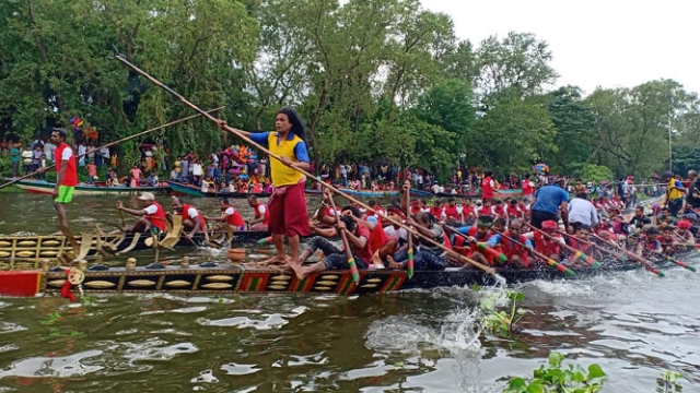 গোপালগঞ্জে বিশ্বকর্মা পূজা উপলক্ষে ঐতিহ্যবাহী নৌকাবাইচ অনুষ্ঠিত