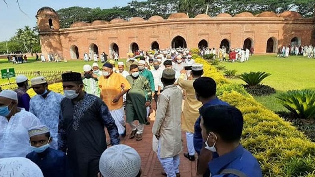 বাগেরহাটের ষাটগম্বুজ মসজিদে ঈদের প্রধান জামাত অনুষ্ঠিত