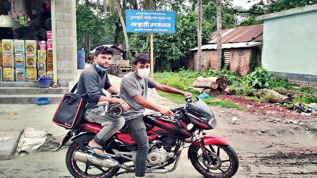 ফোন করলেই হাজির ‘চুলকাঠি অক্সিজেন ব্যাংকের সদস্যরা