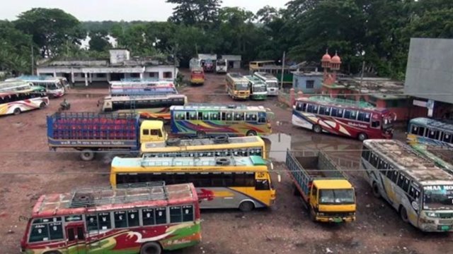 ঝালকাঠিতে দ্বিতীয় দিনের মতো বাস চলাচল বন্ধ