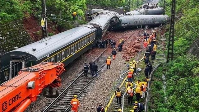 ট্রেন দুর্ঘটনায় চীনে ৯ জন নিহত