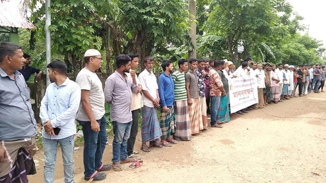 দোয়ারাবাজারে সড়ক সংস্কারের দাবিতে রাস্তায় নেমেছে তিন ইউনিয়নের মানুষ : অর্ধ দিবস অবরোধ