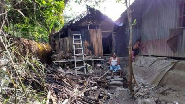 ভোলায় মাদক সেবনে বাঁধা দেয়ায় কৃষকের ঘরে আগুন