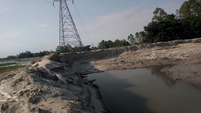 গোবিন্দগঞ্জে প্রশাসনকে বৃদ্ধাঙ্গুলি দেখিয়ে চলছে অবৈধ বালু উত্তোলন, বিপণন ও পরিবহণ