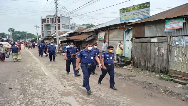 গাইবান্ধায় সর্বাত্মক লকডাউনের প্রথম দিনে কঠোর অবস্থানে প্রশাসন