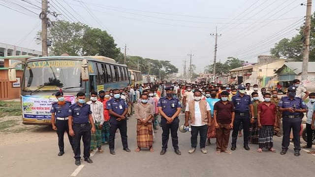 গাইবান্ধায় পুলিশের উদ্যোগে কৃষি শ্রমিক সংকটে দেশের বিভিন্ন প্রান্তে শ্রমিক প্রেরণ 