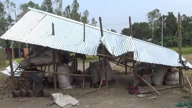 গাইবান্ধায় জমি নিয়ে দ্বন্দ্বে বাড়ি ঘর ভাংচুর-লুটপাট