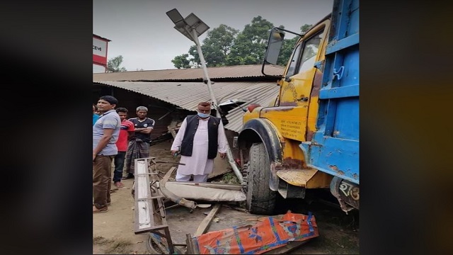 গোবিন্দগঞ্জে আবারও সড়ক দুর্ঘটনায় সুজন নামে অটো ভ্যান চালকের মৃত্যু 