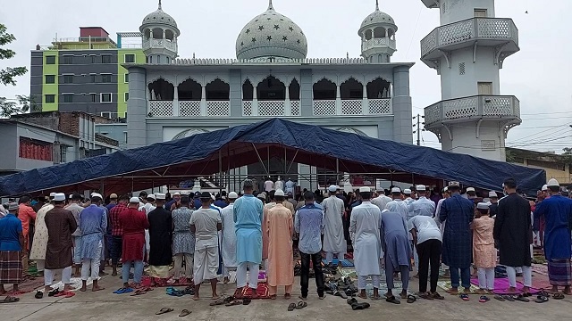 গোপালগঞ্জে পবিত্র ঈদুল আযহার জামাত অনুষ্ঠিত