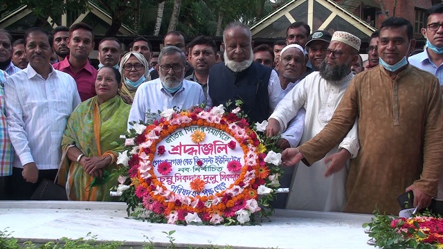 বঙ্গবন্ধুর সমাধিতে গোপালগঞ্জ রেড ক্রিসেন্ট নয়া কমিটির শ্রদ্ধা