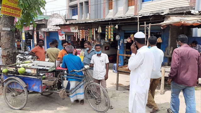 দেশে করোনা প্রাদুর্ভাব বাড়লেও হাকিমপুরে নাই মানুষের মধ্যে সচেতনতা