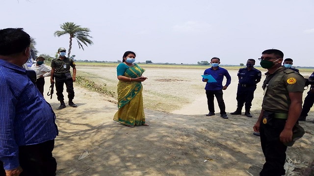 হরিণাকুন্ডুতে কৃষি জমির শ্রেণি পরিবর্তন করে মাটি বিক্রয় করার অপরাধে অর্থদন্ড আদায় করলেন ইউএনও 