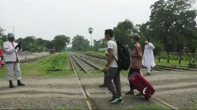 হিলি ইমিগ্রেশন দিয়ে ২১ জন যাত্রী দেশে ফিরলেন