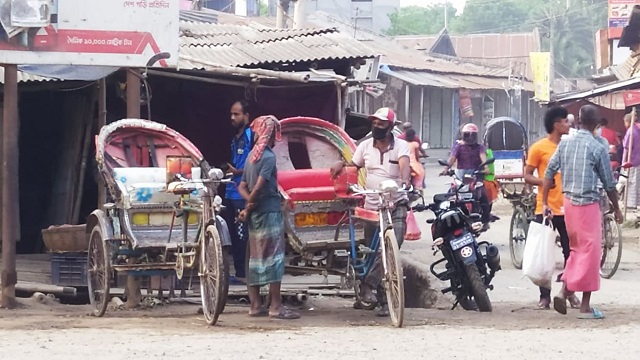 লকডাউনে বিপাকে পড়েছে রিক্সা ভ্যান চালকরা 