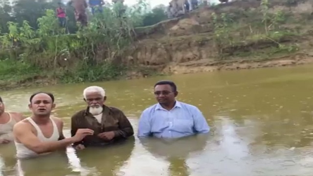 চুনারুঘাটে ফের রবিউল সেতু নির্মানের প্রতিশ্রুতি রক্ষা করতে গেলেন ব্যারিস্টার সুমন