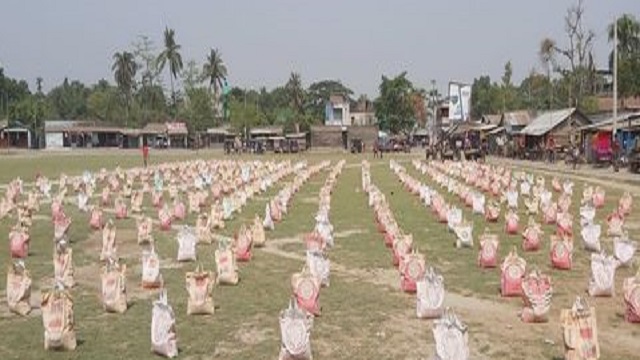 হরিণাকণ্ডুতে এমপি সমি সিদ্দিকীর খাদ্য সহায়তা বিতরণ