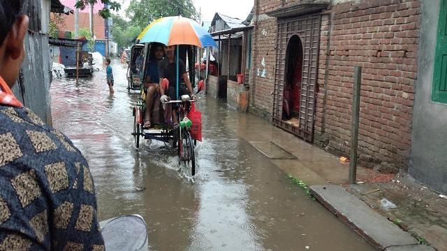 ঈশ্বরদীতে ভারী বর্ষণের রেকর্ড, জলাবদ্ধতায় দুর্ভোগ