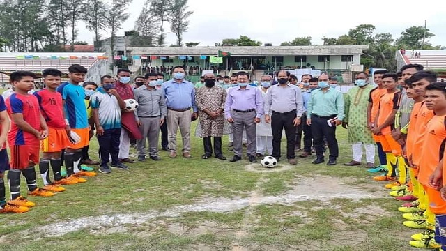 লক্ষ্মীপুরে বঙ্গবন্ধু ও বঙ্গমাতা জাতীয় গোল্ডকাপ ফুটবল টুর্নামেন্টের উদ্বোধন