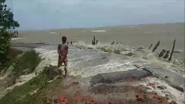 লক্ষ্মীপুরে ঘুর্ণিঝড় ইয়াসের প্রভাবে জোয়ারের পানিতে ২০ গ্রাম প্লাবিত