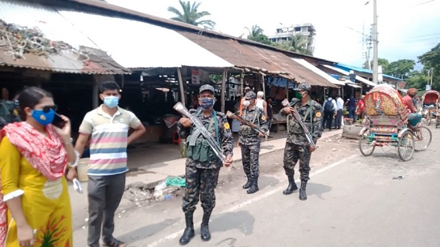 মাদারীপুরে লকডাউনে বাড়ছে যানবাহন, নতুন শনাক্ত ৮৮ জন, মৃত্যু ১