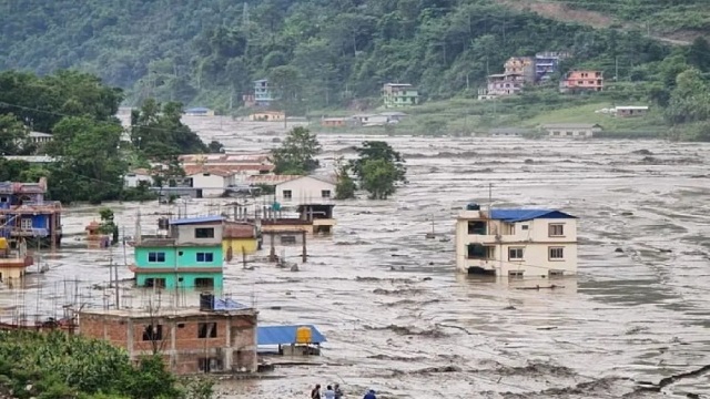 বন্যা ও ভুমিধ্বসে নেপালে ১৬ জনের মৃত্যু