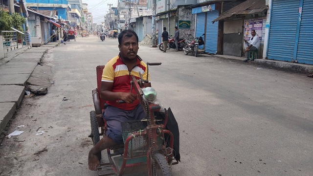 সৈয়দপুরে প্রতিবন্ধী ফেরিওয়ালার টাকা ছিনতাই