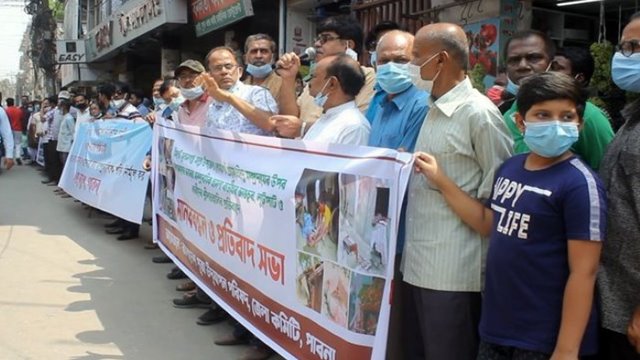 হিন্দুদের বসতবাড়িতে হামলা-ভাঙচুরের প্রতিবাদে মানববন্ধন অনুষ্ঠিত