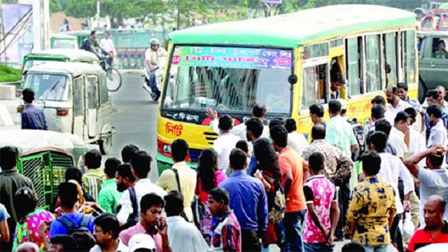 চলছে আন্তঃজেলা বাস, স্বাস্থ্যবিধির বালাই নেই