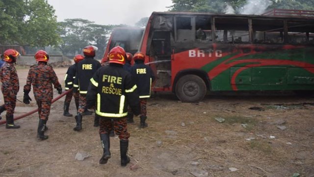 রাজশাহীতে দুটি বিআরটিসি বাসে আগুন