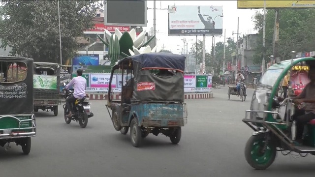 স্বাভাবিক হয়েছে রংপুর মহানগরীতে যানবাহন চলাচল