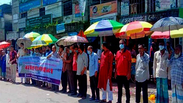 হাওরের বোরো ফসল রক্ষা বাধ নির্মাণে সরজমিন উপস্থিত হয়ে প্রাক্কলন তৈরি দাবীতে মানববন্ধন